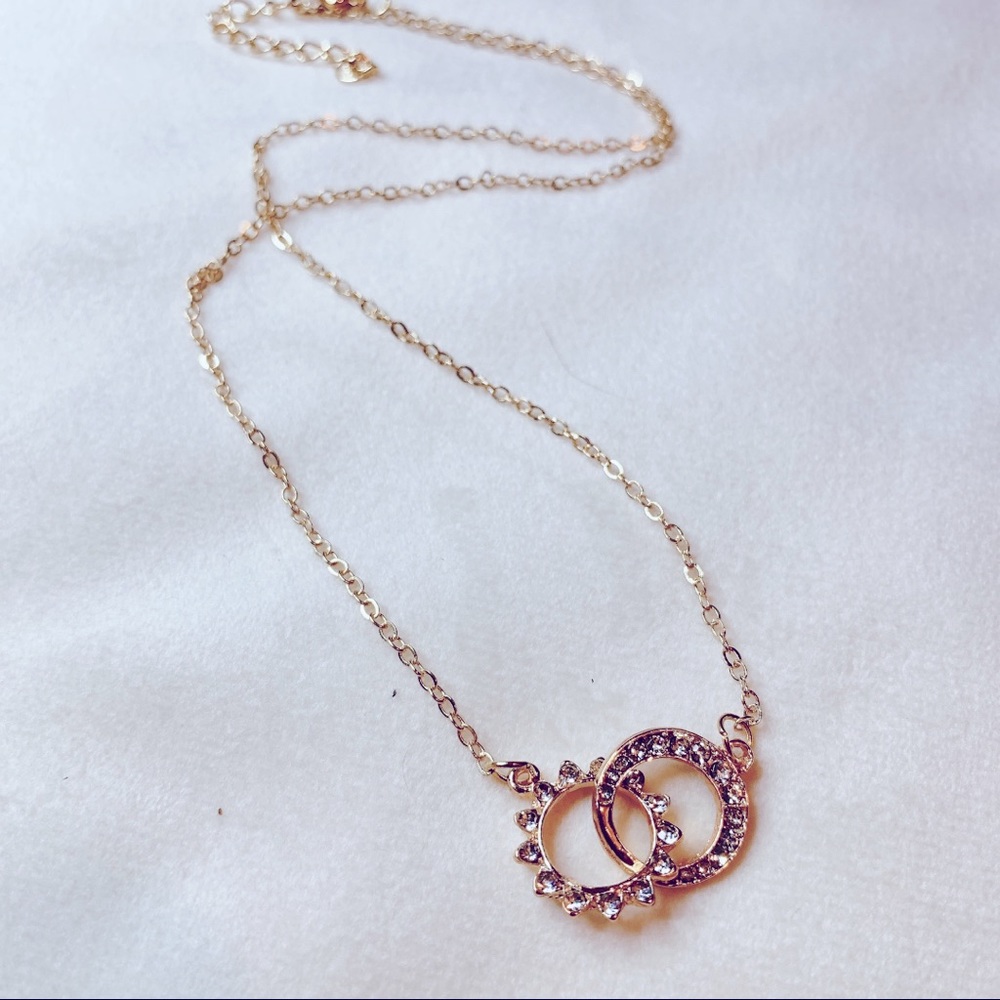 ❤️Seller’s Pick❤️ Elegant Gold Plated Rhinestones Two Loop Necklace - Picture 5 of 11